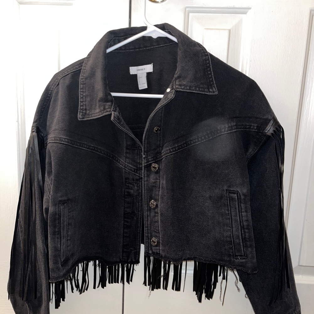 Cropped denim jacket with fringe